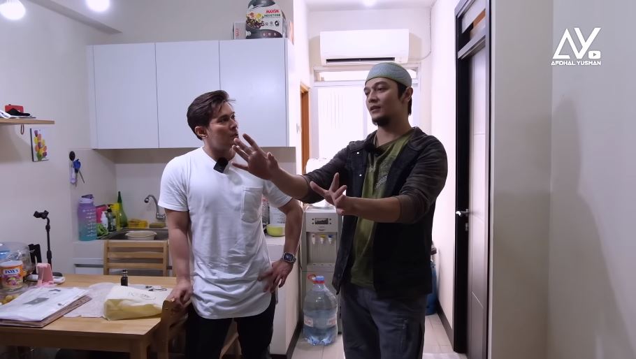 Gantengnya jadi primadona era 90-an kini lepas dunia artis, 9 potret terbaru Rico Verald usai hijrah