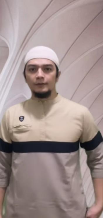 Gantengnya jadi primadona era 90-an kini lepas dunia artis, 9 potret terbaru Rico Verald usai hijrah