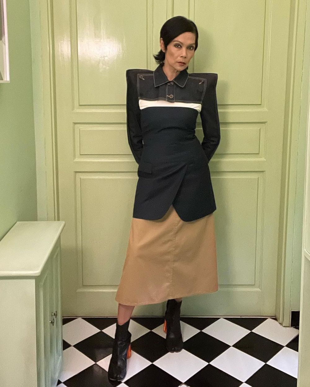 Wanita foto di samping Kasino Warkop ini jadi top model, begini 11 potret terbarunya