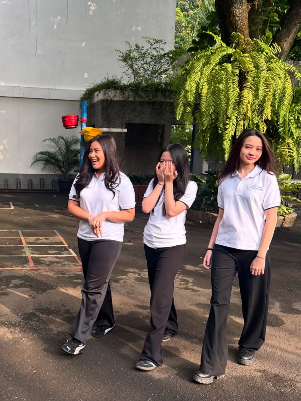 Sibuknya Zaskia Adya Mecca urus 5 anak berangkat sekolah hari pertama, antar anak kayak konvoi motor