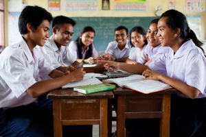 Apa itu kata kerja aktif? Ini penjelasan dan 50 contoh kalimatnya