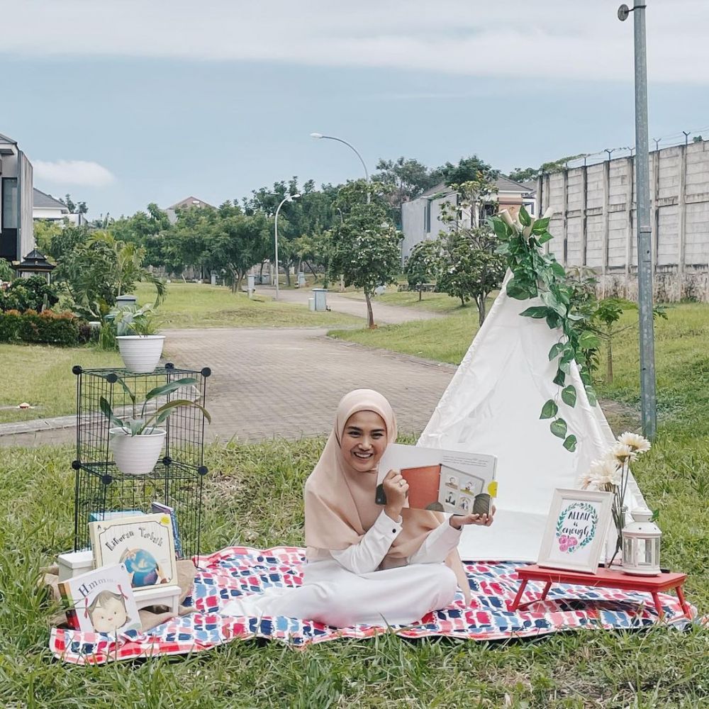 Artis sinetron Kiamat Sudah Dekat ini diperistri cicit sambung Soekarno, 11 potret terbarunya memesona