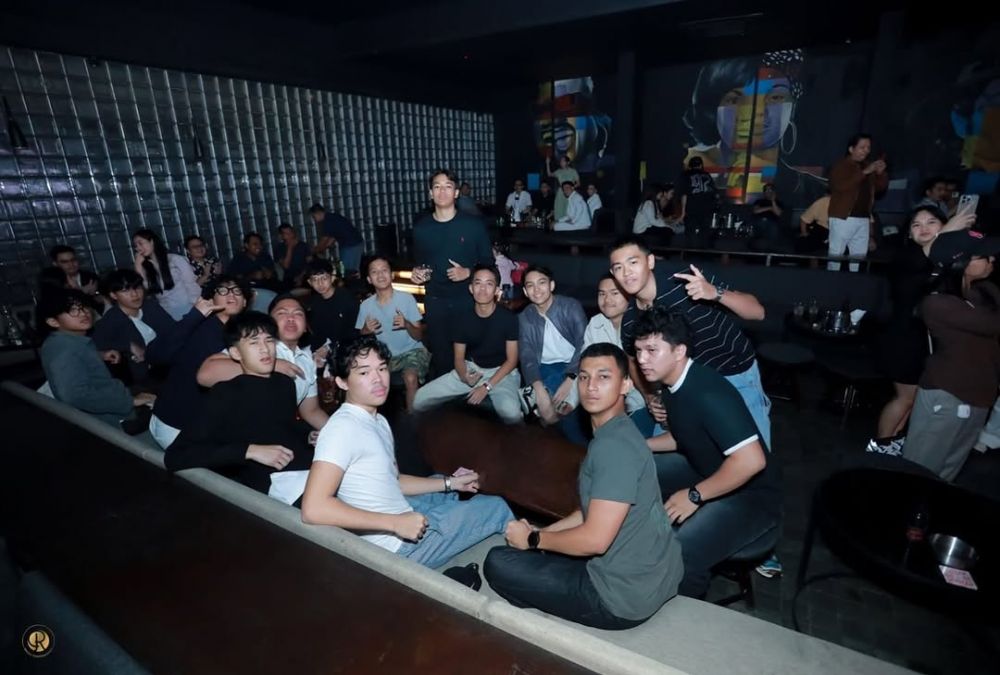 5 Potret Gusti Ega hadir di acara ulang tahun anak Angel Karamoy, go public pacaran? 