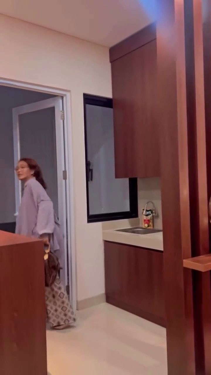 9 Potret rumah Bunda Corla kado dari Ivan Gunawan usai direnovasi, dapur mungil pol tapi compact