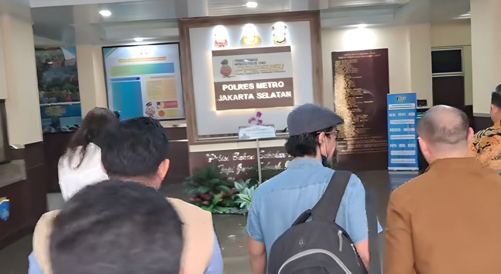 7 Potret momen akrab Kimberly Ryder dan Edward Akbar saling sapa usai cerai, obrolannya tuai sorotan