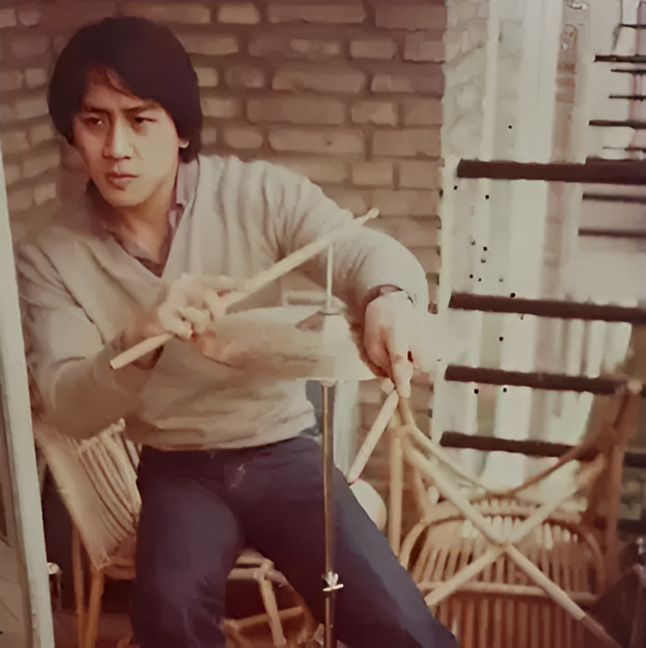 Pemeran dokter di Si Doel ini ayah penyanyi cilik top, intip 9 potret lawasnya mirip Jackie Chan