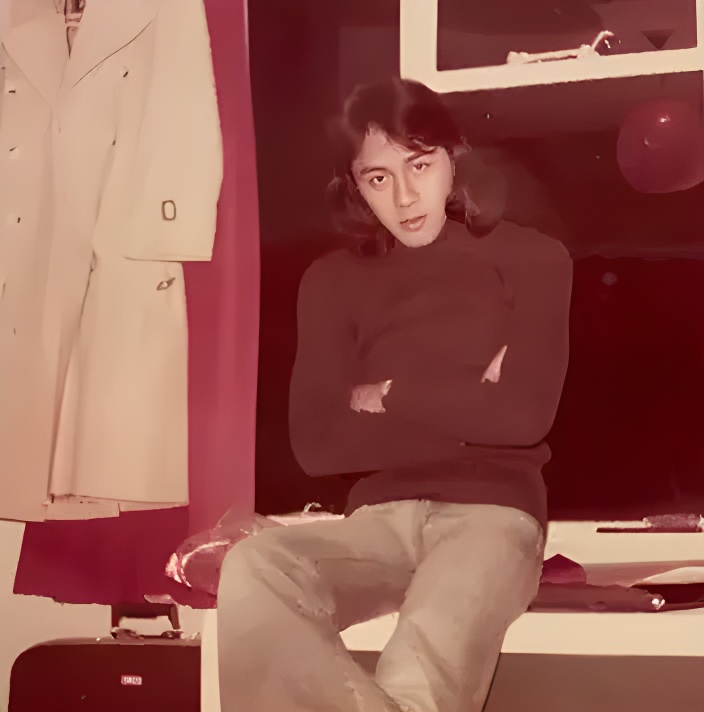 Pemeran dokter di Si Doel ini ayah penyanyi cilik top, intip 9 potret lawasnya mirip Jackie Chan