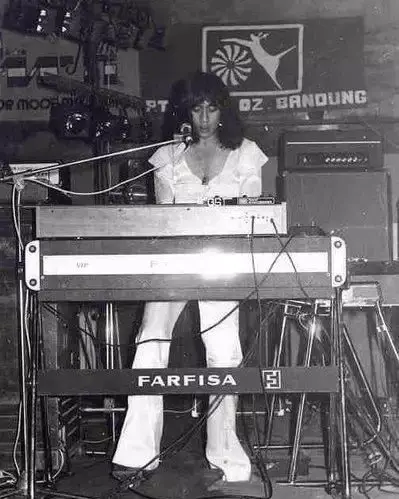 Pemeran dokter di Si Doel ini ayah penyanyi cilik top, intip 9 potret lawasnya mirip Jackie Chan