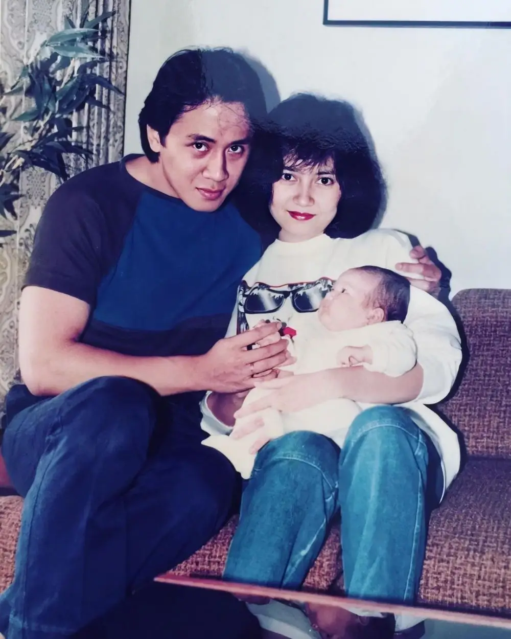 Pemeran dokter di Si Doel ini ayah penyanyi cilik top, intip 9 potret lawasnya mirip Jackie Chan