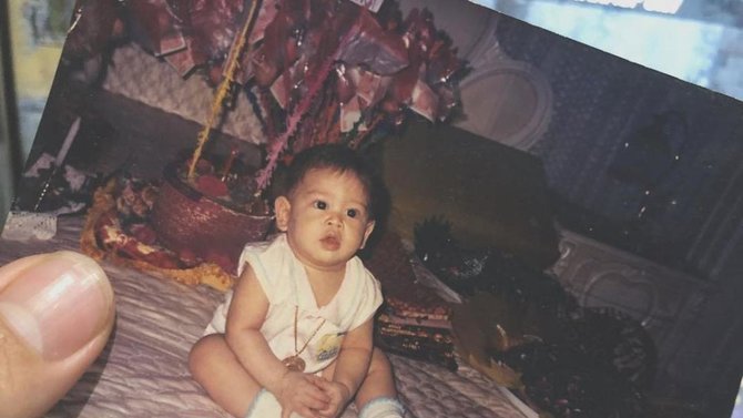 Punya wajah tampan dan aura kharismatik, intip 9 potret masa kecil Rangga Azof yang punya pipi chubby