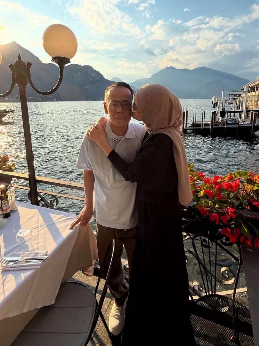 7 Potret Inneke Koesherawati dan suami liburan di Eropa, tampil mesra usai lama tak tersorot