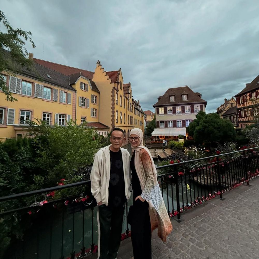7 Potret Inneke Koesherawati dan suami liburan di Eropa, tampil mesra usai lama tak tersorot