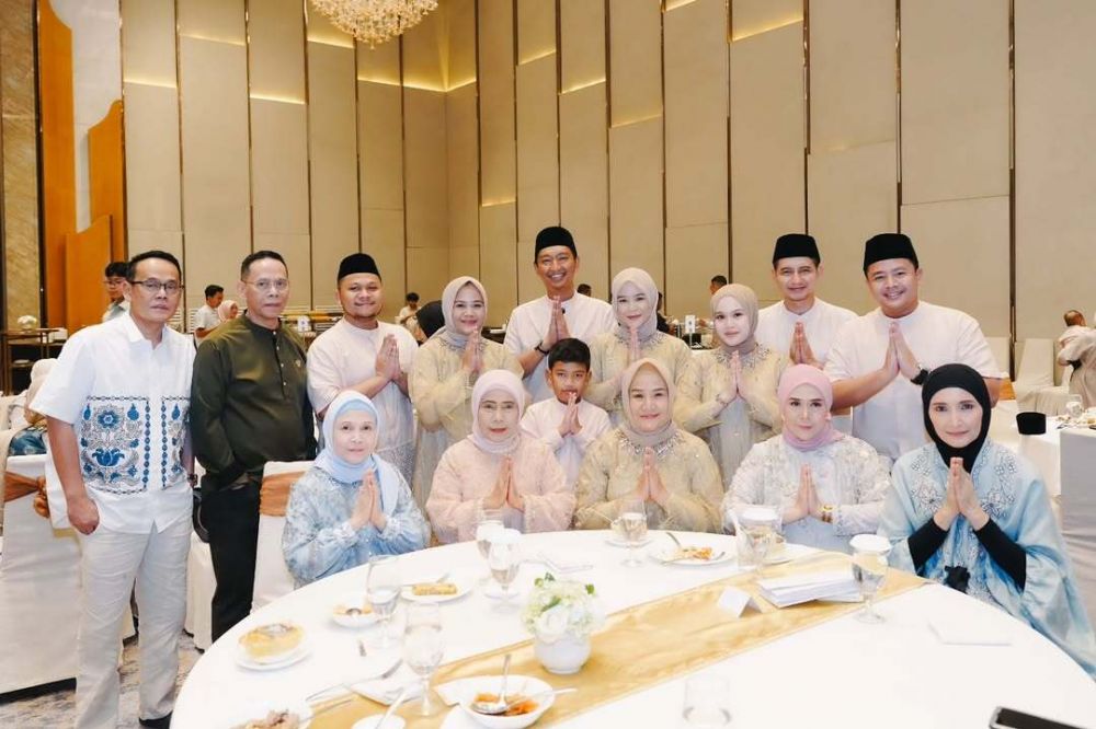 7 Potret Inneke Koesherawati dan suami liburan di Eropa, tampil mesra usai lama tak tersorot