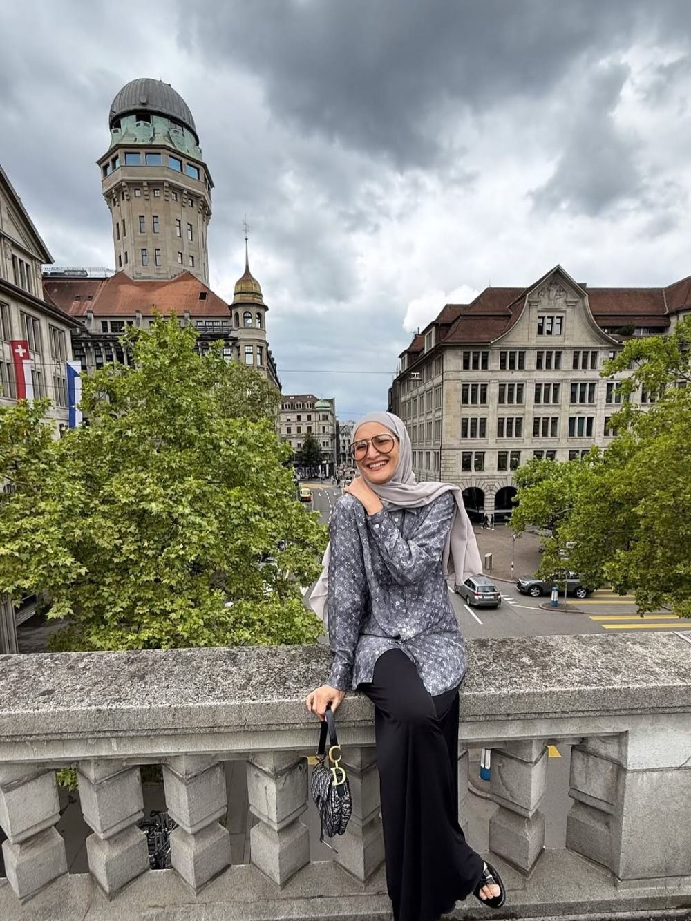 7 Potret Inneke Koesherawati dan suami liburan di Eropa, tampil mesra usai lama tak tersorot