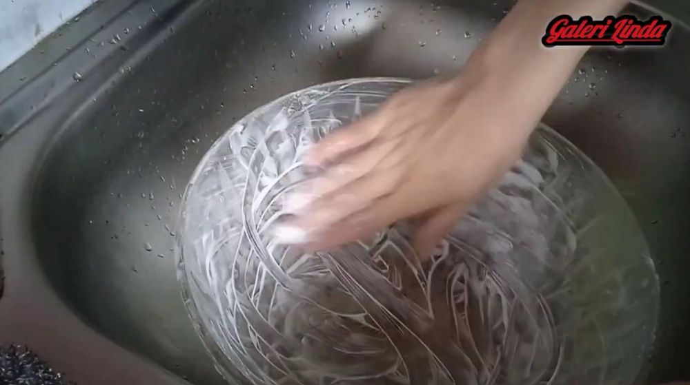 DIY Simple: Sulap mangkuk kaca buluk jadi baru pakai pasta gigi