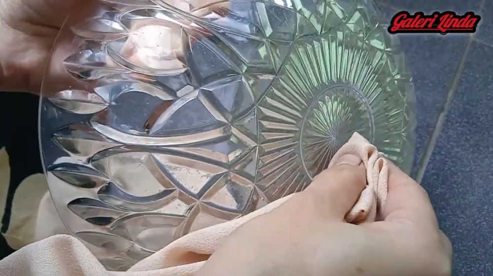 DIY Simple: Sulap mangkuk kaca buluk jadi baru pakai pasta gigi