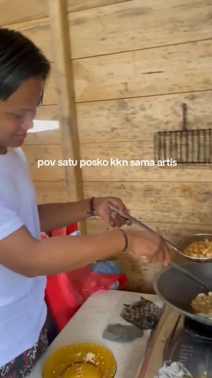 Mahasiswa ini pamer punya teman KKN 'kembaran' Rizky Febian, kemiripannya bikin angguk setuju