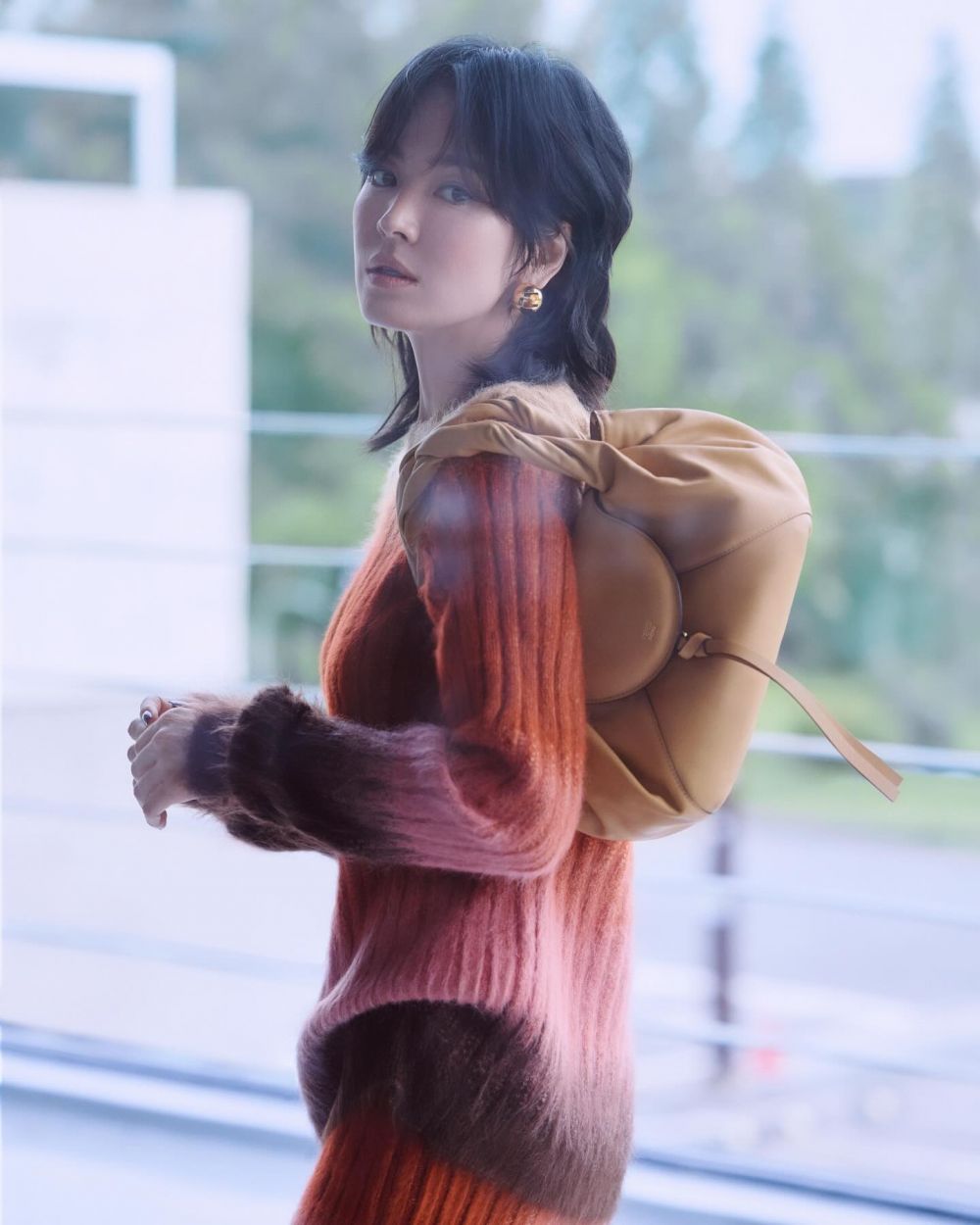 Lepas image feminin, potret Song Hye-kyo tampil garang dengan gaya mullet ini bikin fans syok