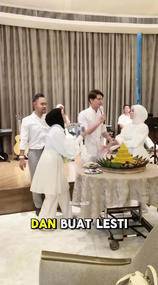9 Potret meriahnya perayaan ulang tahun Rizky Billar ke-30, bagi-bagi uang saweran