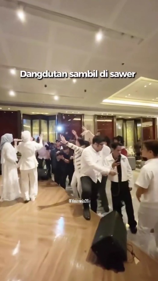 9 Potret meriahnya perayaan ulang tahun Rizky Billar ke-30, bagi-bagi uang saweran