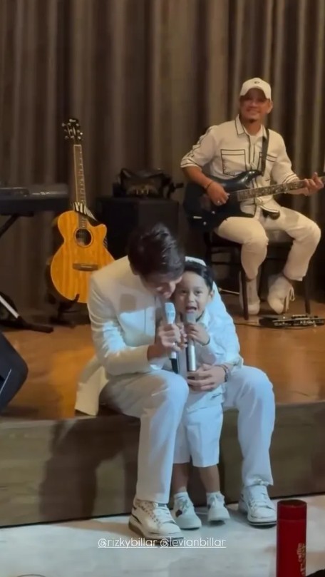 9 Potret meriahnya perayaan ulang tahun Rizky Billar ke-30, bagi-bagi uang saweran