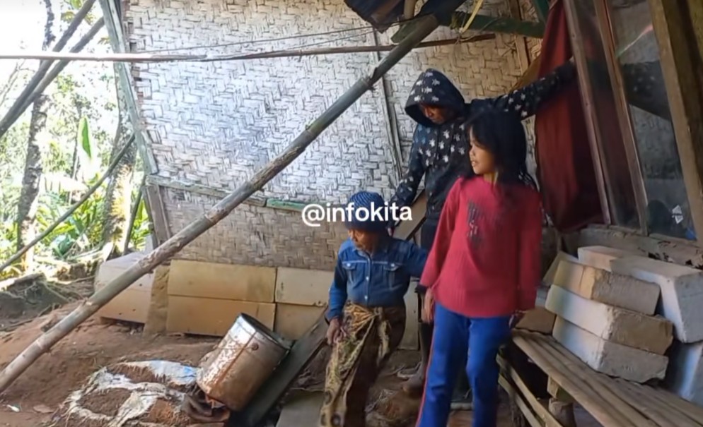 Potret kemiskinan di Indonesia bikin miris, gubuk reyot di Garut dihuni 3 keluarga, 9 penampakannya