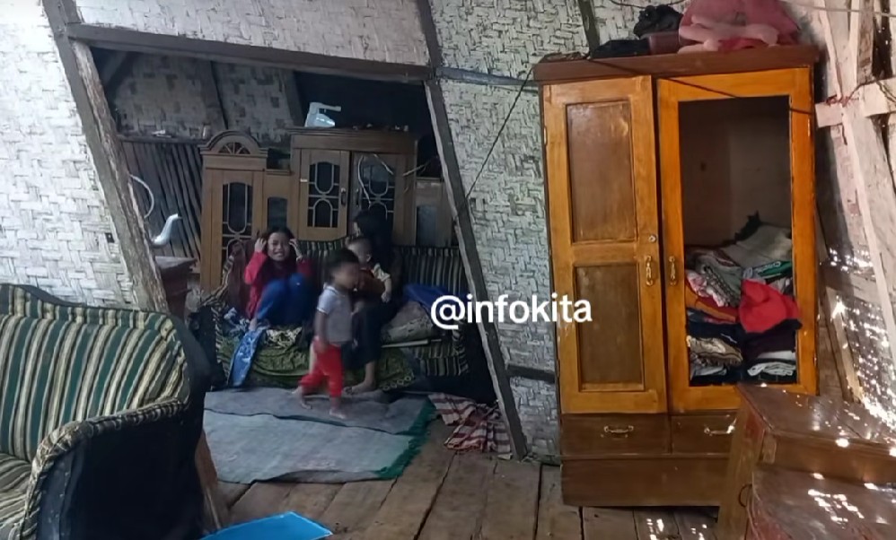 Potret kemiskinan di Indonesia bikin miris, gubuk reyot di Garut dihuni 3 keluarga, 9 penampakannya