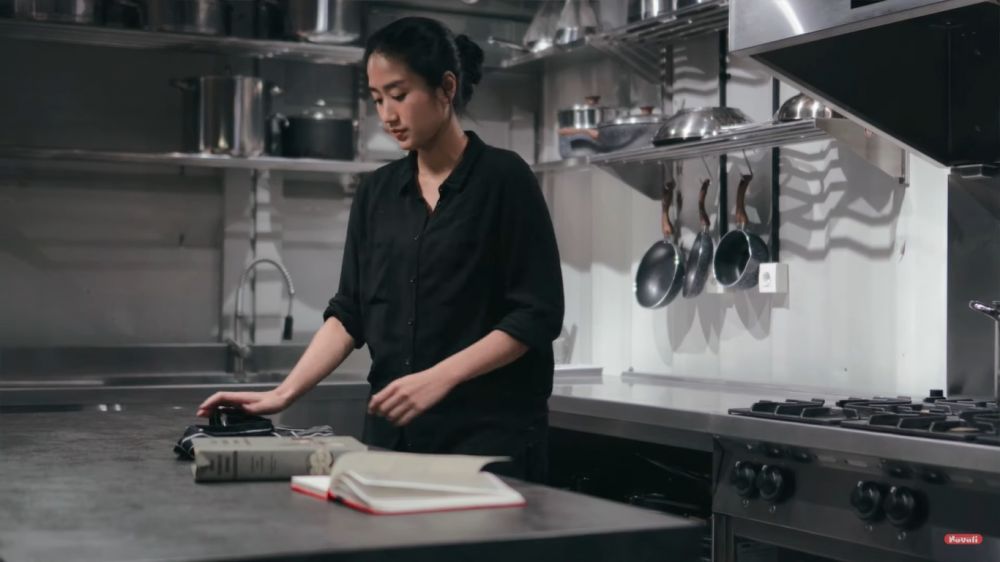Huniannya unik terbuat dari kontainer, ini 7 cara Chef Renatta menata dapur berstandar restoran