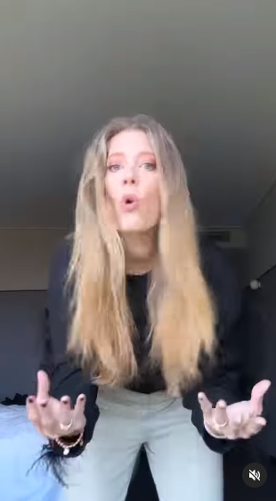 Tetap menawan di usia 54 tahun, ini 9 transformasi Patricia sahabat Marcela di Betty La Fea