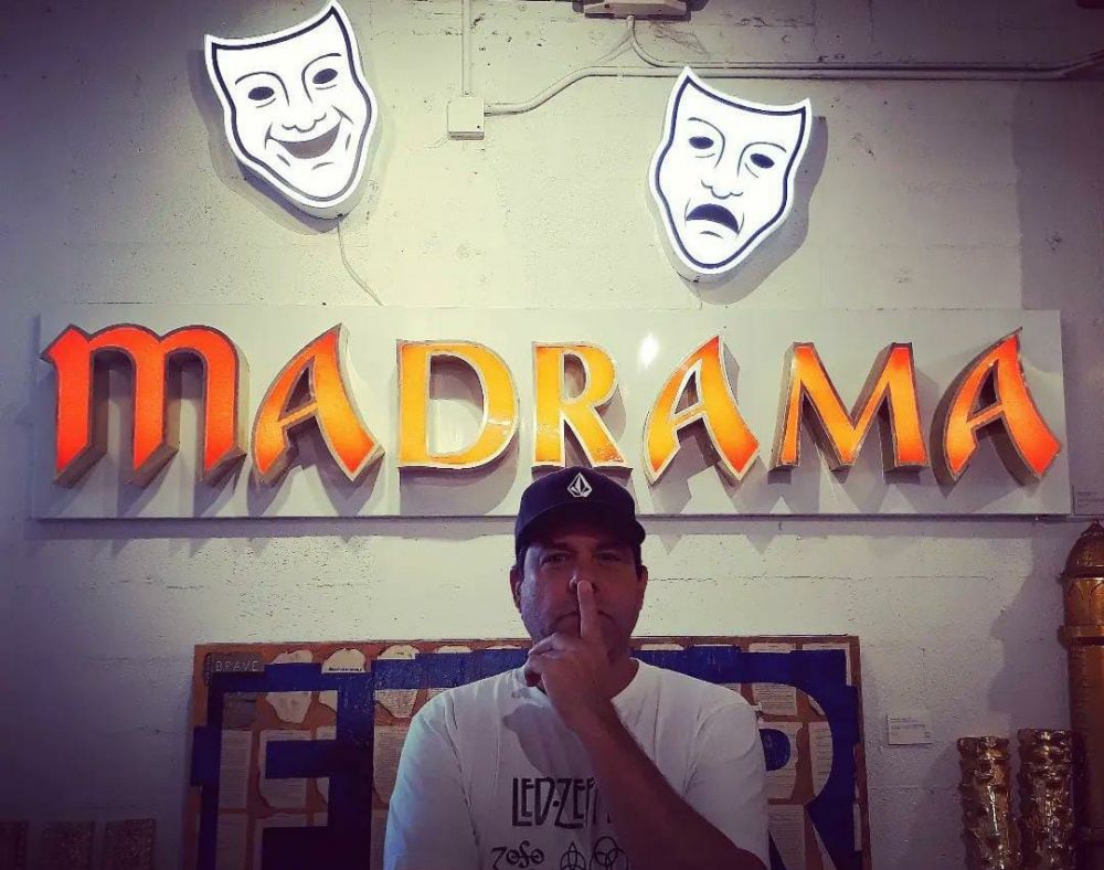 Tetap awet muda di usia 63 tahun, intip 10 potret terbaru ayah Dulce Maria di Carita de Angel