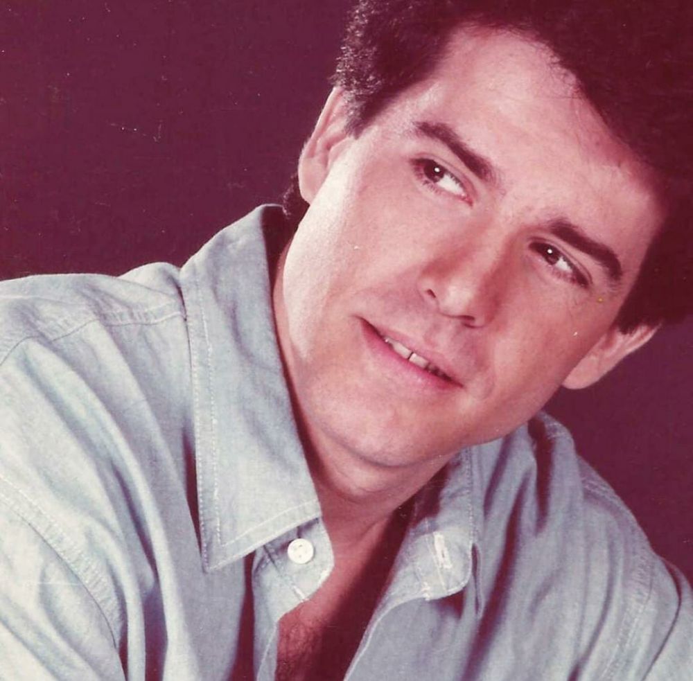 Tetap awet muda di usia 63 tahun, intip 10 potret terbaru ayah Dulce Maria di Carita de Angel