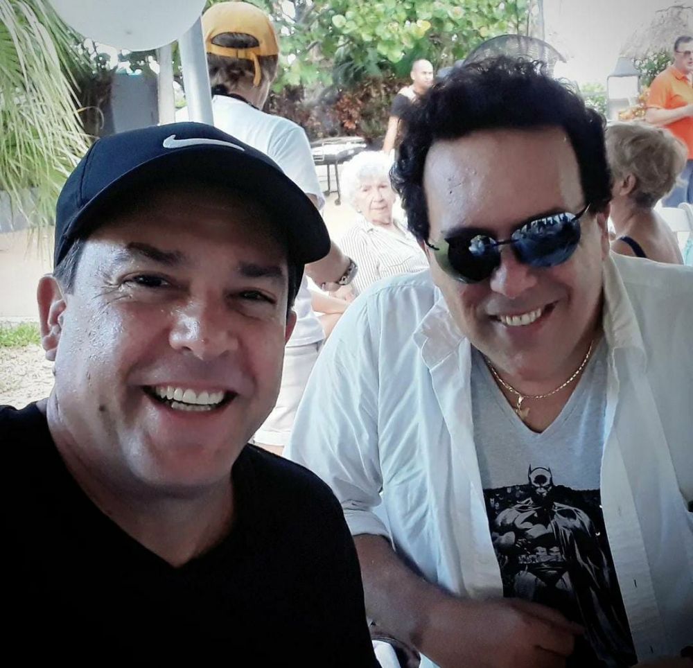 Tetap awet muda di usia 63 tahun, intip 10 potret terbaru ayah Dulce Maria di Carita de Angel