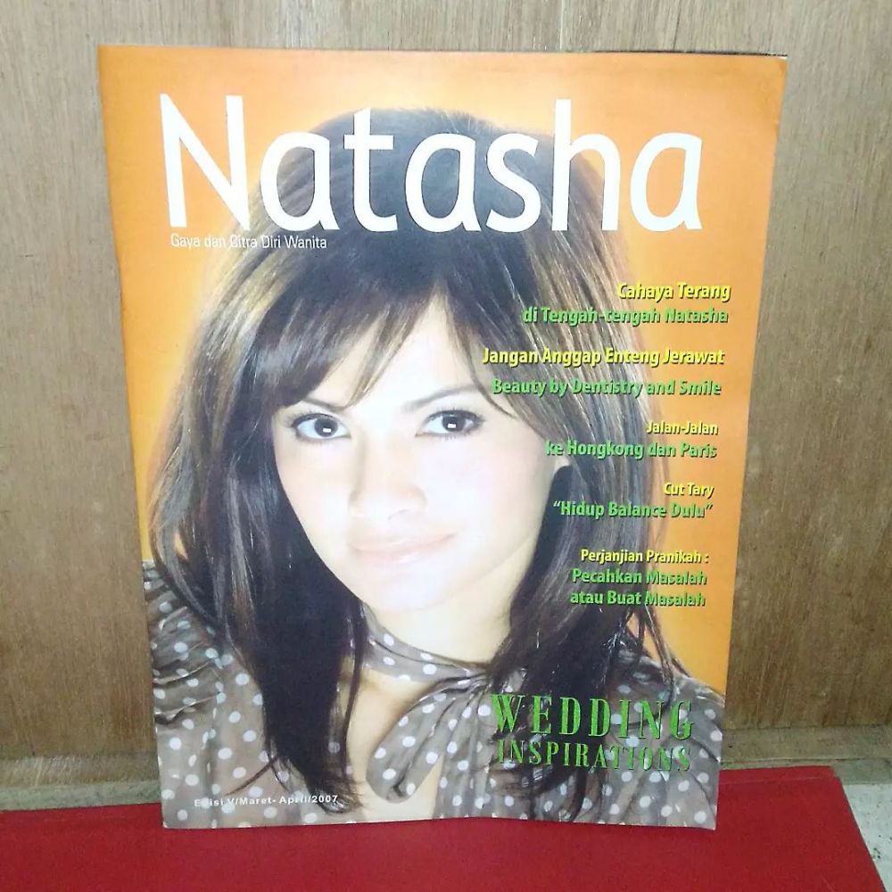 Indra Bekti populerkan senyum tiga jari, ini potret lawas 9 presenter langganan cover majalah 90-an