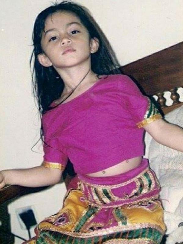 Perempuan cilik samping Joshua ini besarnya jadi aktris cantik dan seksi, ini 11 potret masa kecilnya