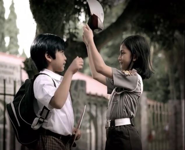 Perempuan cilik samping Joshua ini besarnya jadi aktris cantik dan seksi, ini 11 potret masa kecilnya