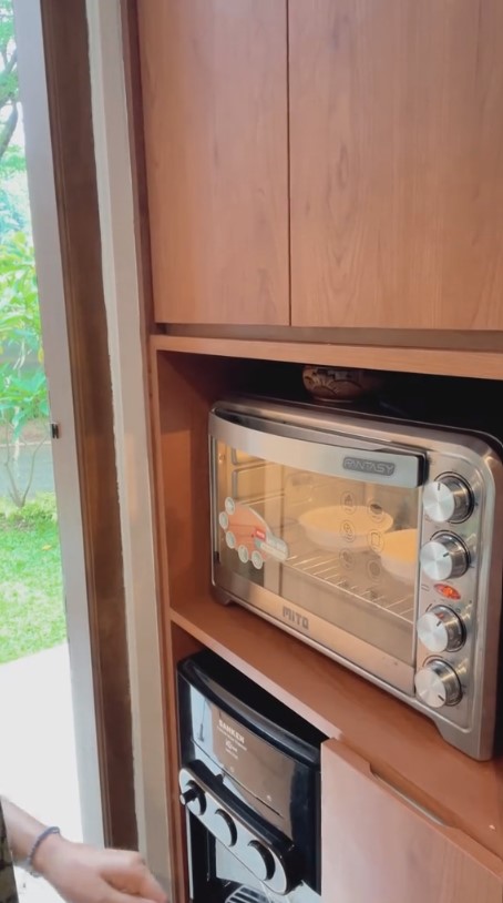 Bikin emak-emak mupeng, ini 8 cara Glenca Chysara menata dapur perabotannya rapi pol