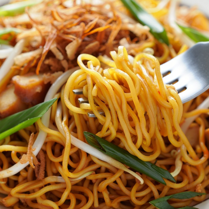 Trik masak mie goreng bekal anti gumpal, tetap terurai sempurna meski sudah dingin