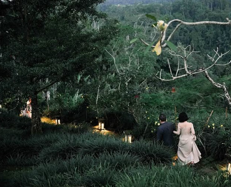 Ari Lasso sedang kasmaran, perdana unggah foto bareng pacar, pesan rindunya so sweet abis