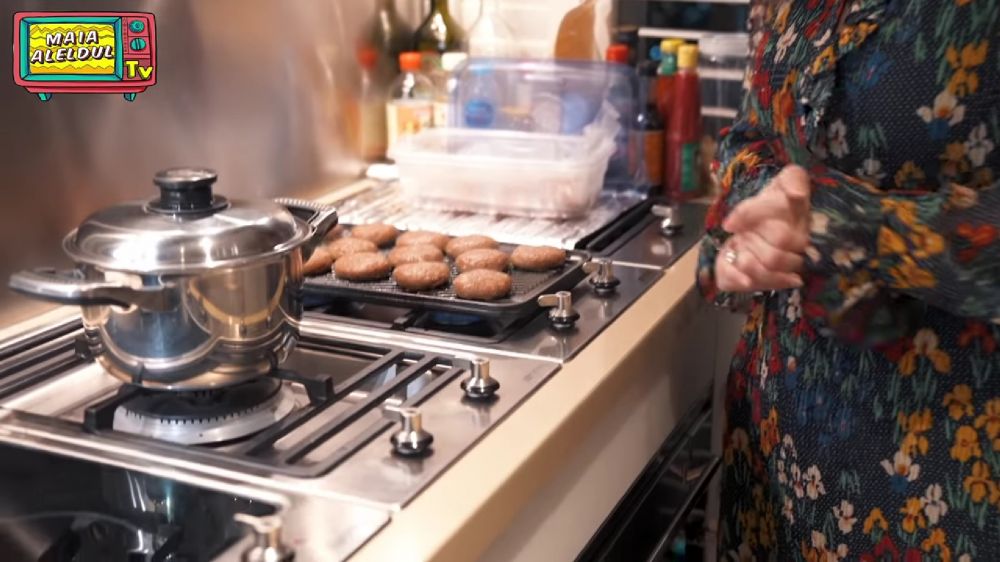 Tinggal di apartemen lantai 31, ini 7 cara Irwan Mussry suami Maia Estianty menata dapur mewah