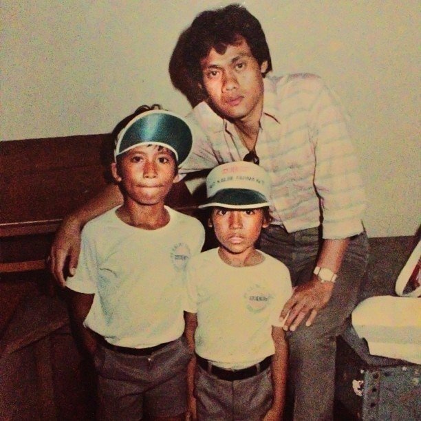 Kini juga tenar jadi artis, potret masa kecil 7 seleb foto bareng idola ini manglingi