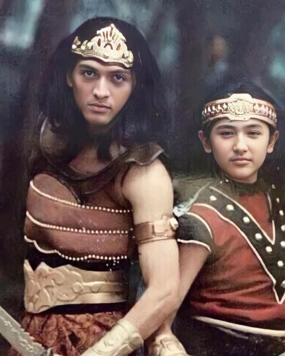 Putuskan jadi wanita tanpa operasi plastik, ini 11 potret transformasi Dena Rachman mantan artis cilik