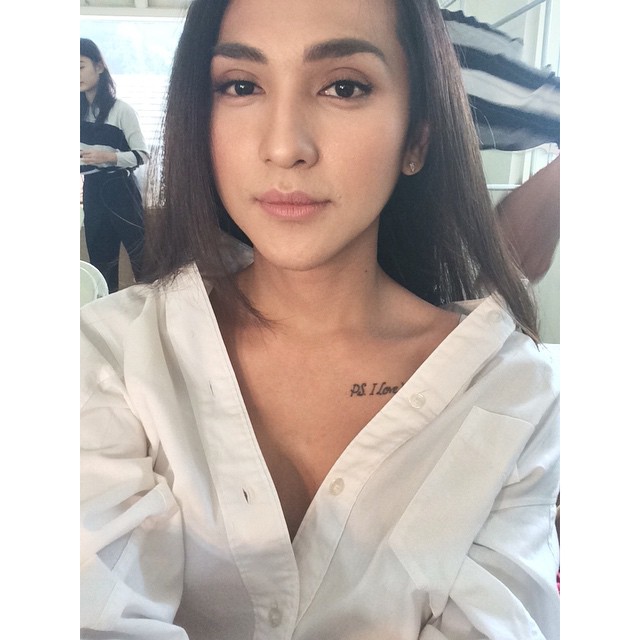 Putuskan jadi wanita tanpa operasi plastik, ini 11 potret transformasi Dena Rachman mantan artis cilik