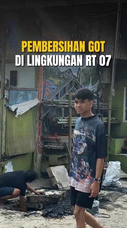 Usai heboh cor jalan, kini Sahdan Arya si ketua RT Gen Z gercep pimpin bersih got kampung, 9 potretnya