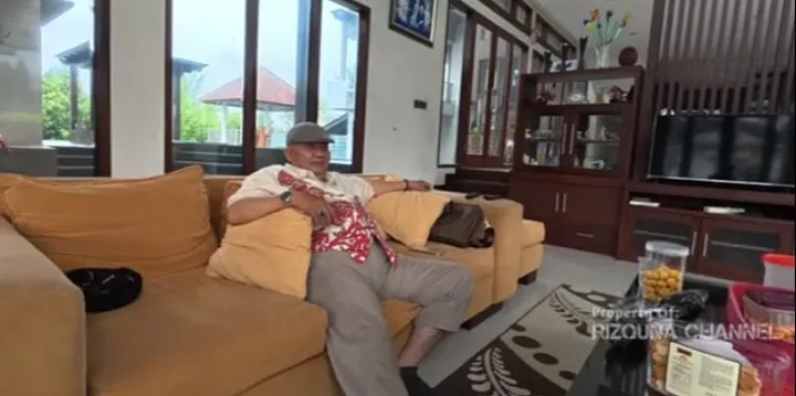 Kisah Haji Cecep sukses dari bisnis WC umum, ongkang-ongkang di hari tua, punya villa dan rumah mewah