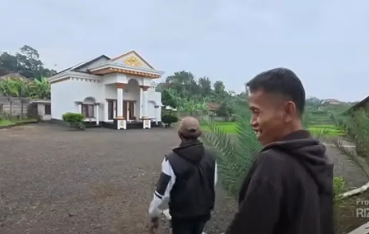 Kisah Haji Cecep sukses dari bisnis WC umum, ongkang-ongkang di hari tua, punya villa dan rumah mewah