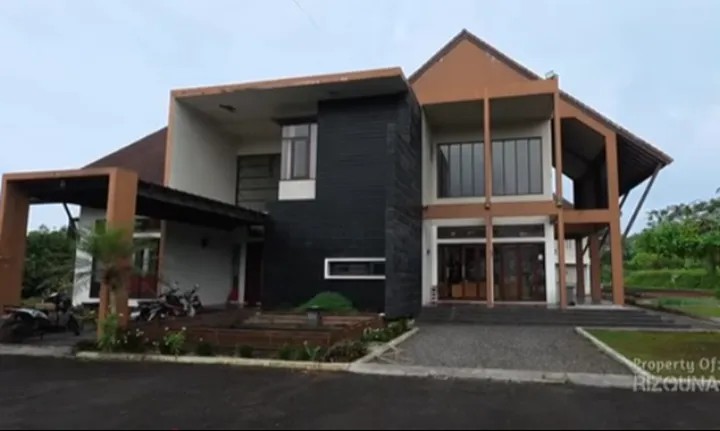Kisah Haji Cecep sukses dari bisnis WC umum, ongkang-ongkang di hari tua, punya villa dan rumah mewah