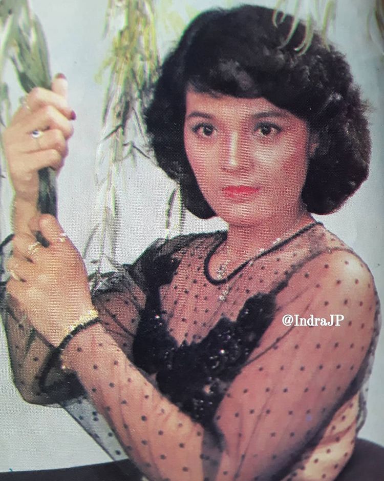 Langganan peran antagonis ini dulunya model, intip 9 potret cantik masa mudanya