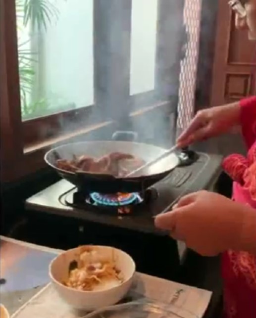 Jadi pengacara top huni rumah di kawasan elit, 6 cara Hotman Paris menata dapurnya ternyata sederhana