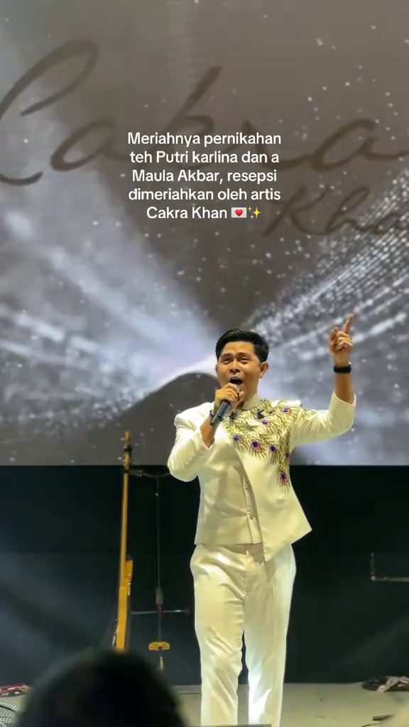 Potret 9 pesohor hadir di acara pernikahan anak Dedi Mulyadi, Rieke Diah Pitaloka tampil anggun