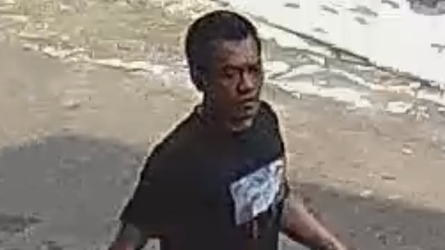 Terekam CCTV, 7 potret detik-detik rumah Rafael Tan disatroni maling, aksi santai pelaku bikin geram